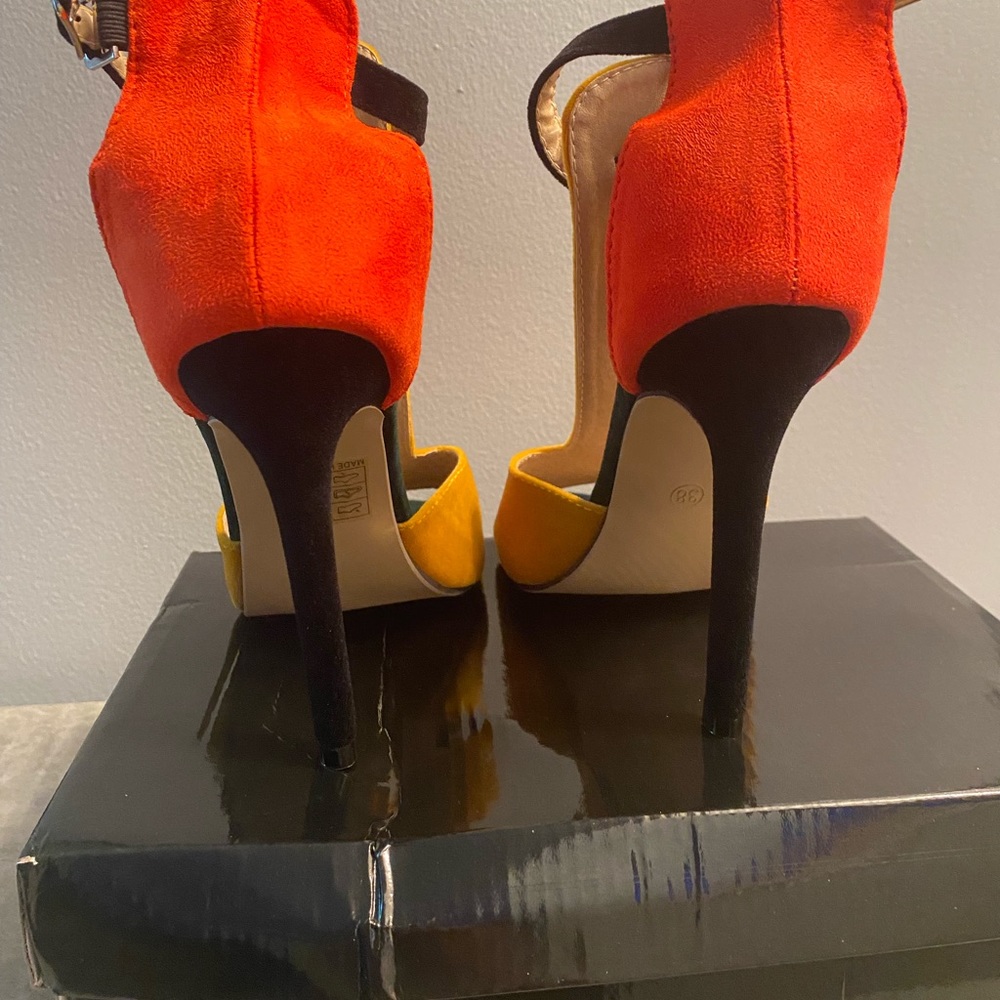 Brand New! Size 7.5 Multi color heels